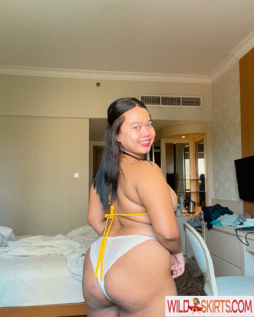 Yvonnecurvyqueen nude leaked photo #3