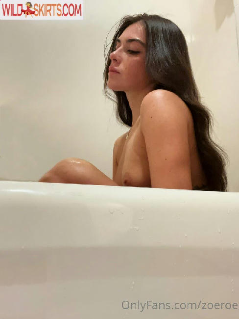 Zoe Roe / Samantha Jones / zoeroe / zozoroe nude OnlyFans, Instagram leaked photo #5
