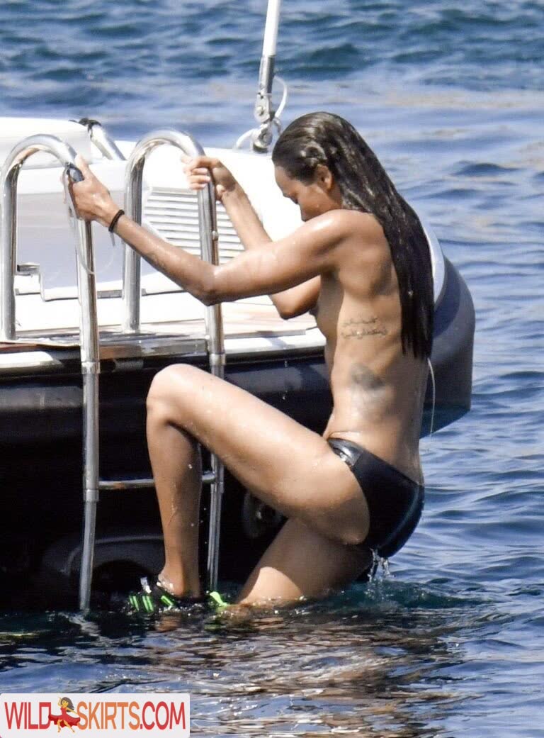 Zoe Saldana nude leaked photo #16