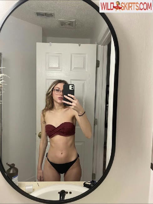 zoetheweeb / lilredzoe / queenmommymilker / zeetheweeb / zoetheweeb nude OnlyFans, Instagram leaked photo #7