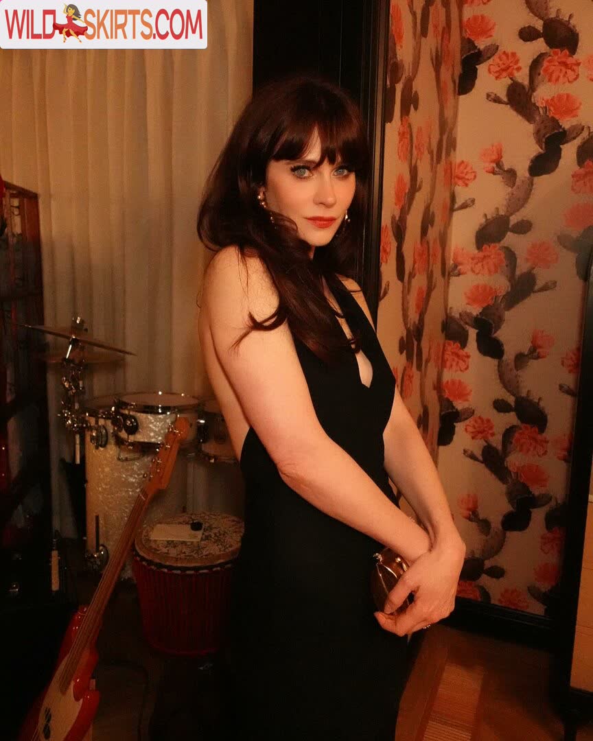 Zooey Deschanel / zooeydeschanel nude Instagram leaked photo #7